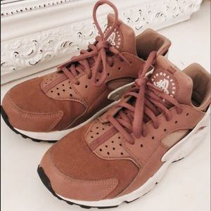 NIKE HUARACHE purple sneakers